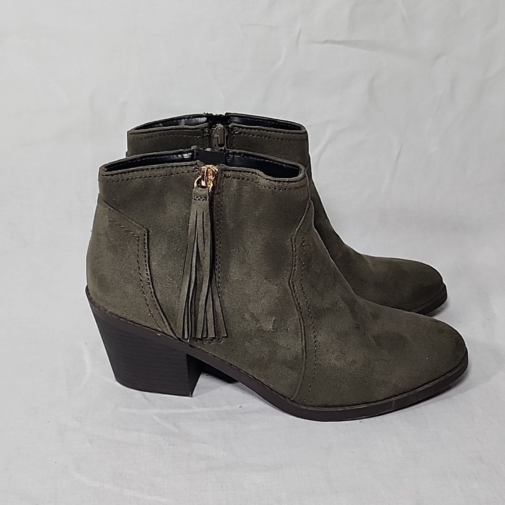 🤍 Soda Booties in sort of a Greenish Gray color